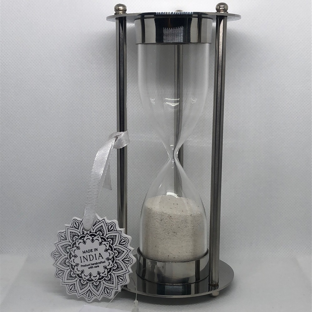 🩶🤍 Beautiful Silver with White Sand Hourglass ⌛️ NWT 🤍🩶